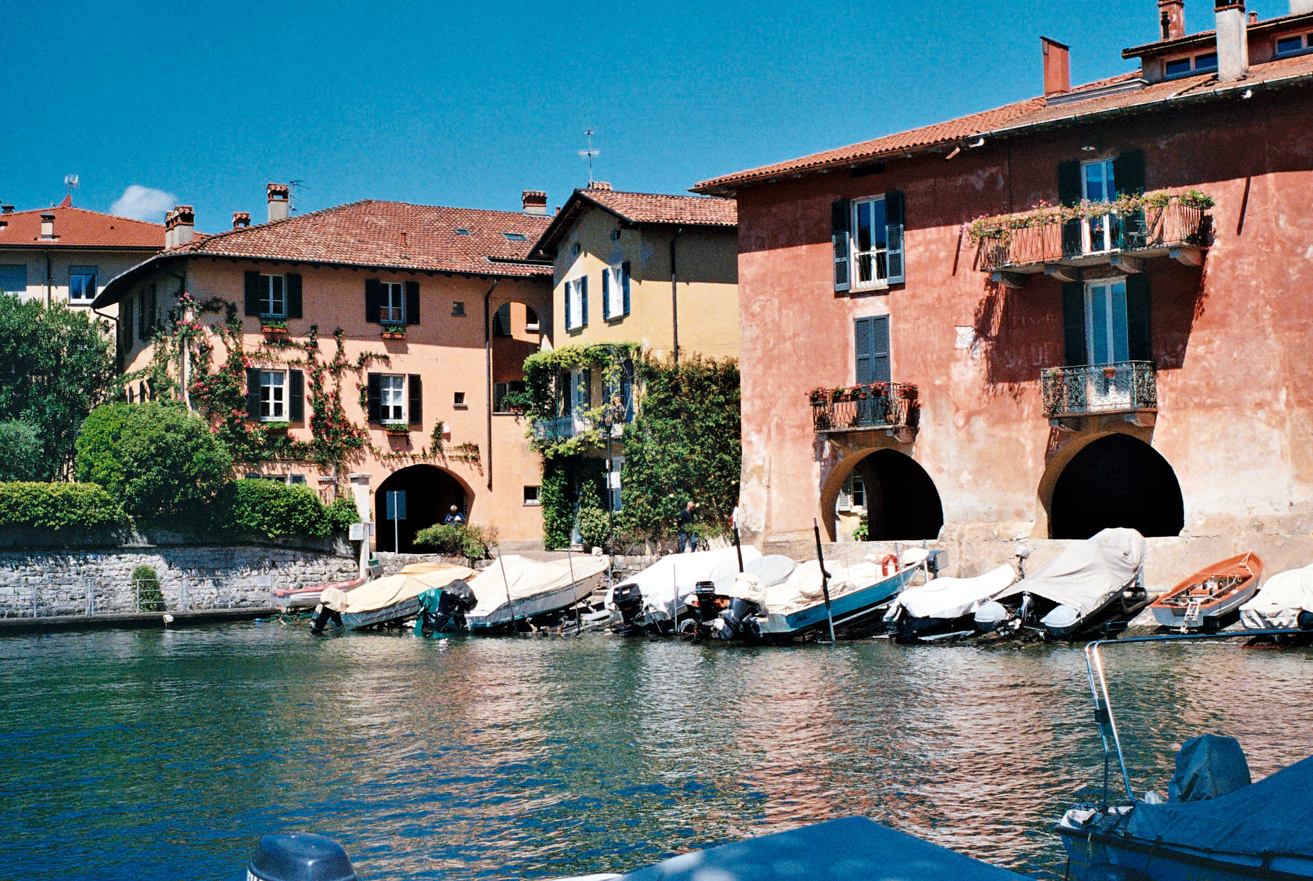 Maisons italiennes au bord du lac