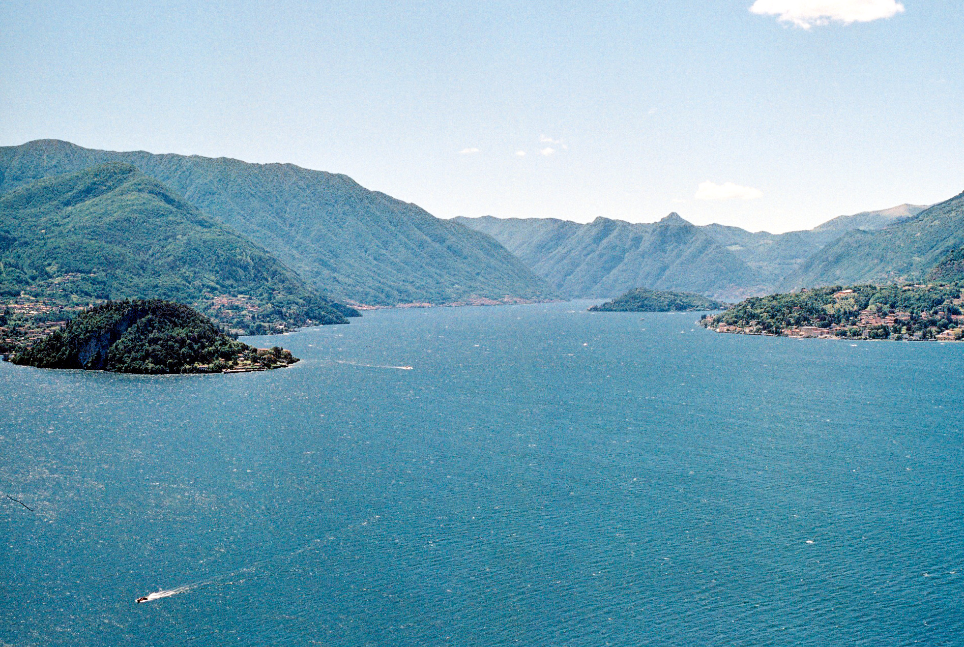 Panorama du lac et des montagnes