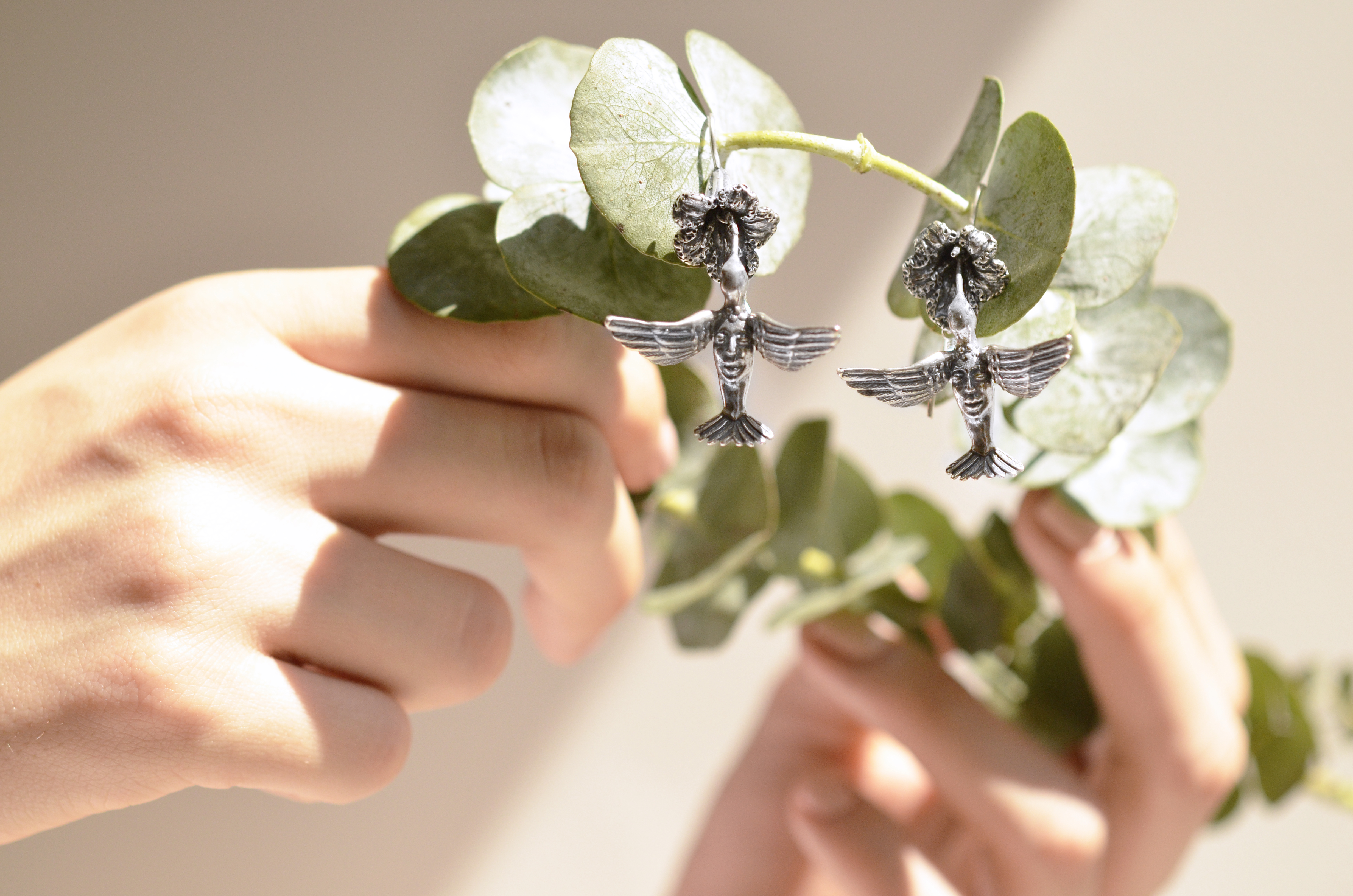 Boucles d’oreilles argentées avec eucalyptus