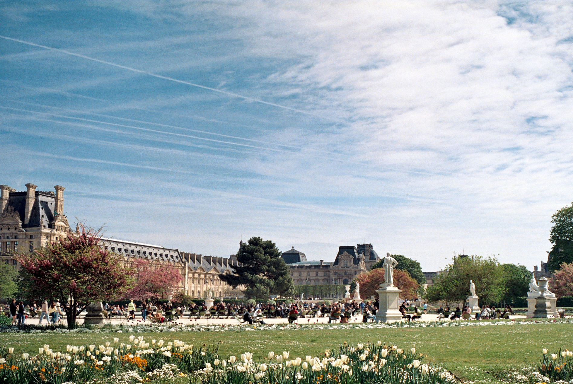Jardin parisien au printemps
